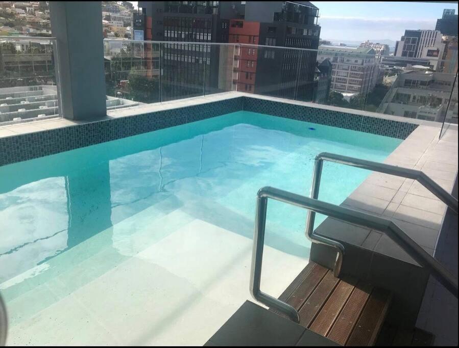 Stunning Studio Apartment In Cbd ケープタウン エクステリア 写真